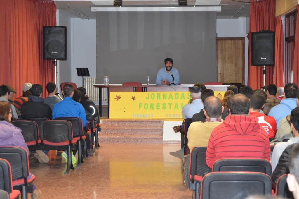 Raúl Guillarón realizando la ponencia